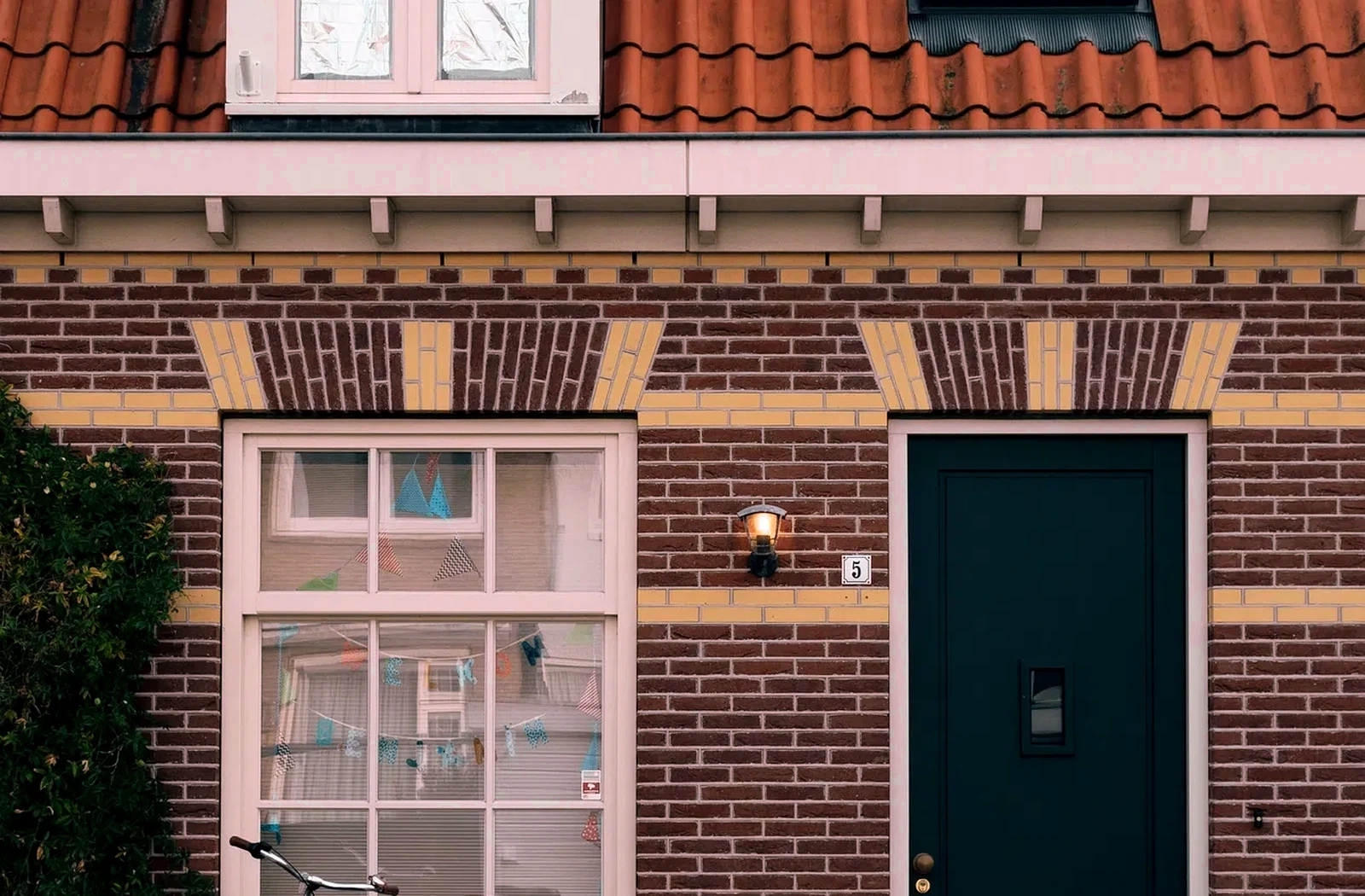 Dezelfde woning met een schoon en verzorgd gevelresultaat