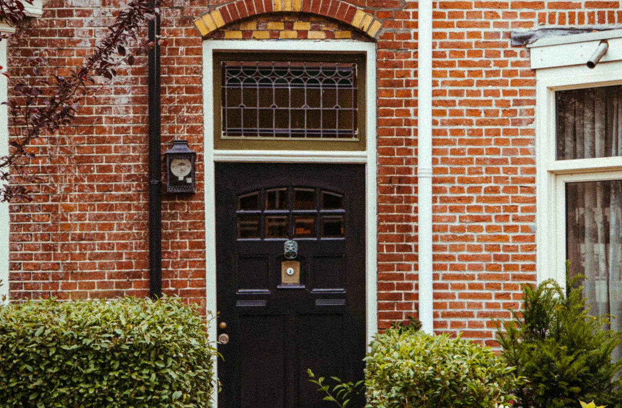 Gevelreiniging in Venlo voor een verzorgde, sterke gevel.